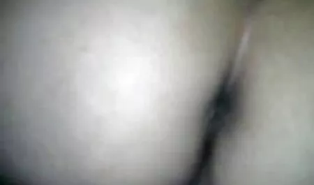 مرد ریش زن زن چاق سکس متحر را لگد می زند.