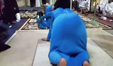 مرد جوان از دختران سیری ناپذیر درآمد. فیلم سکس بهترین