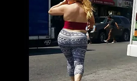 رابطه فیلم سوپرکون بزرگ جنسی دهانی با یک دختر ژاپنی روی نیمکت.