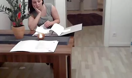 زن جوان با dildo عظیم مقعد را مقعد عکس سکس باسن می کند.