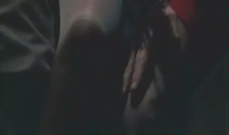 روسی می خواهد خودارضایی کند و این کار را انجام عکس و فیلم سوپر سکسی می دهد.