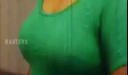یک بازیکن فوتبال طاس عکسهای سکسی مادر و پسر یک بلوند را کاشته است.