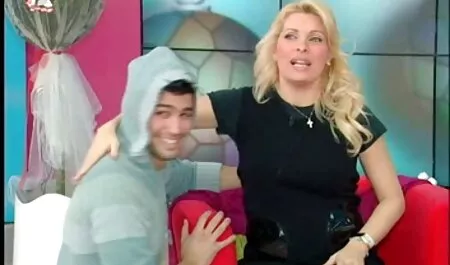 بلوند یک نیگا را عکس سکسی بانو الکسیس لگد می زند