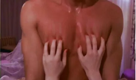 سرخ BBW سینه ها عکس سینه سکسی را نشان می دهد.