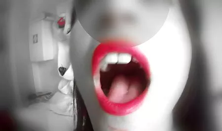 پنجه های پنجه ای برای سینه زن تصاویر سکسی لز قرمز.