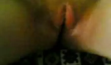 ستاره رپ عکس سکسی کوس دادن دختری سفید پوست را لگد می زند.